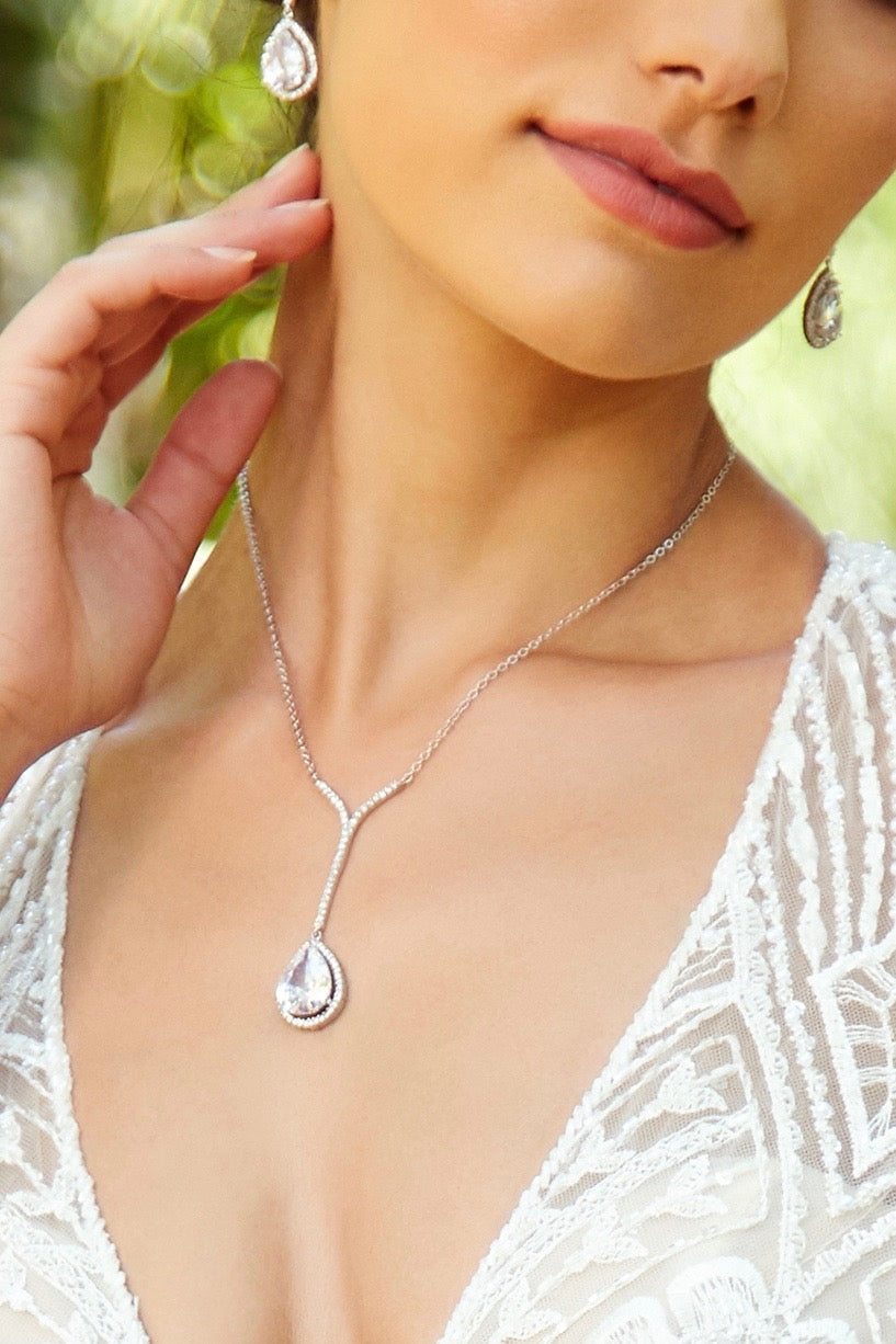 Alberta Pendant Necklace Close-up