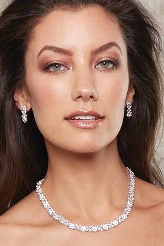 Amabelle Neck & Earring Set Close-up