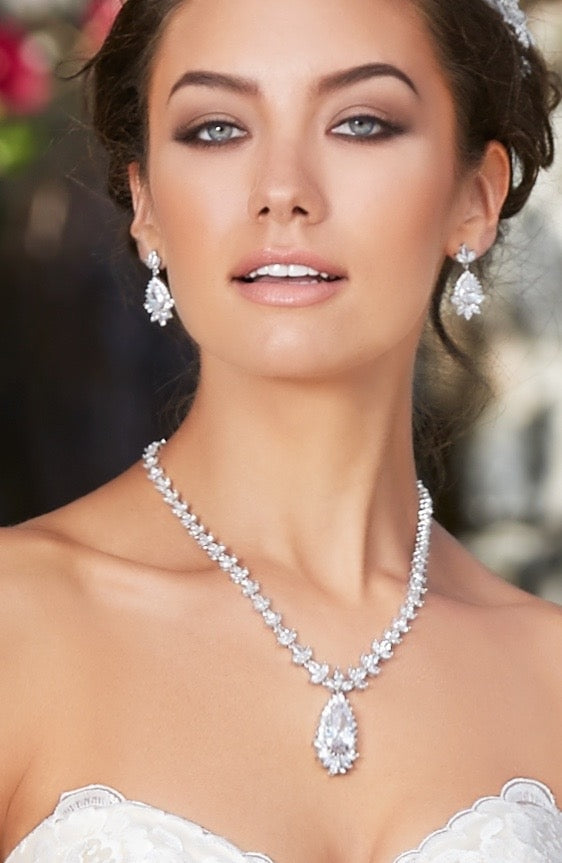 Chiesa Necklace and Earring Set Model