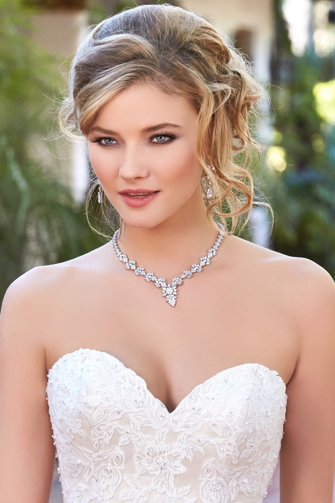 Ferida Necklace Close-up